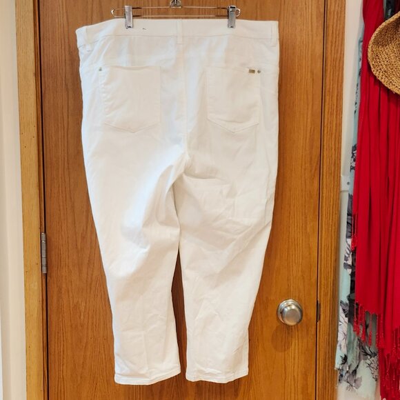 NWOT - CHICO'S The So Lifting Crop - Picture 2 of 6